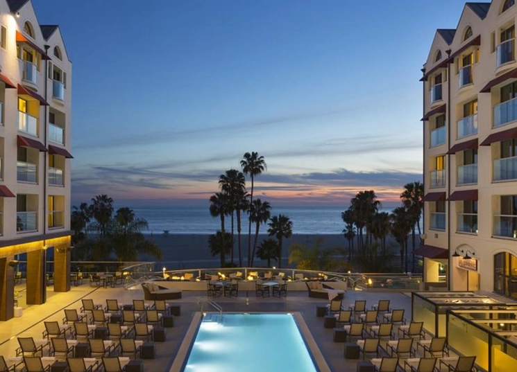california beachfront hotels budget